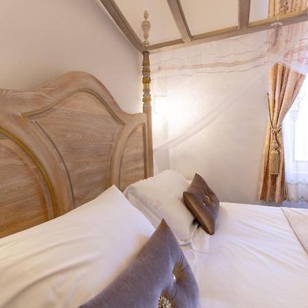 Chambre A Baldaquin Maison De L'Eglise Du Couvent Narbonne Eksteriør billede