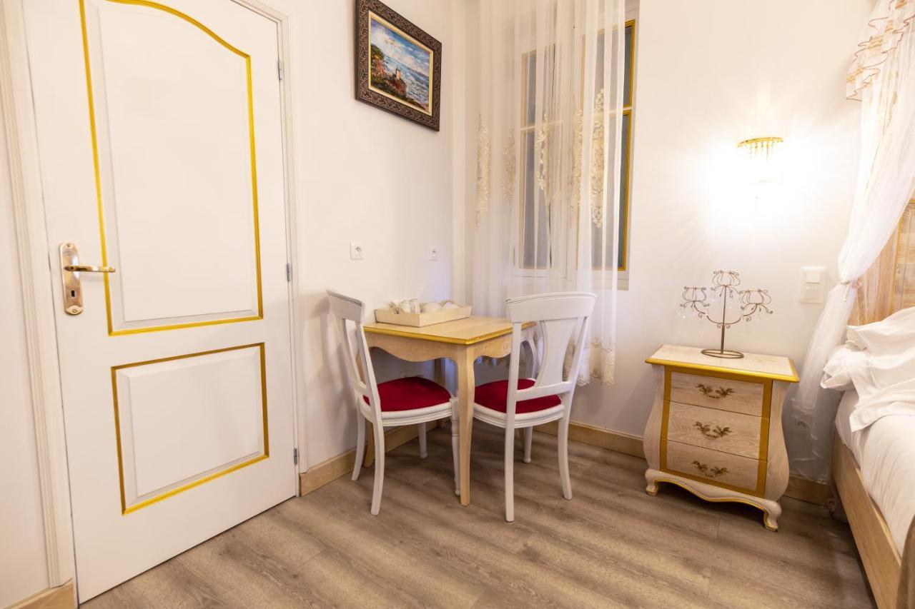 Chambre A Baldaquin Maison De L'Eglise Du Couvent Narbonne Eksteriør billede